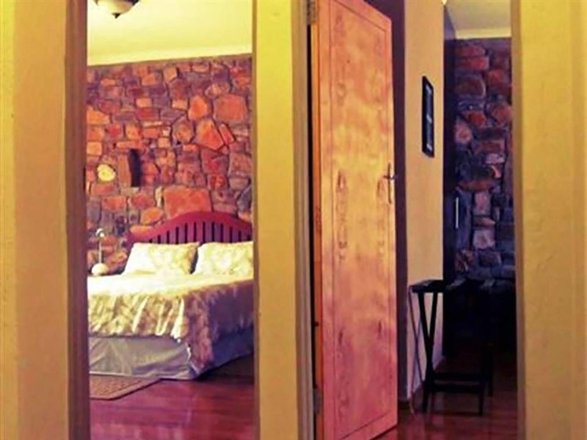 A New Earth Guest Lodge Франсистаун Екстериор снимка
